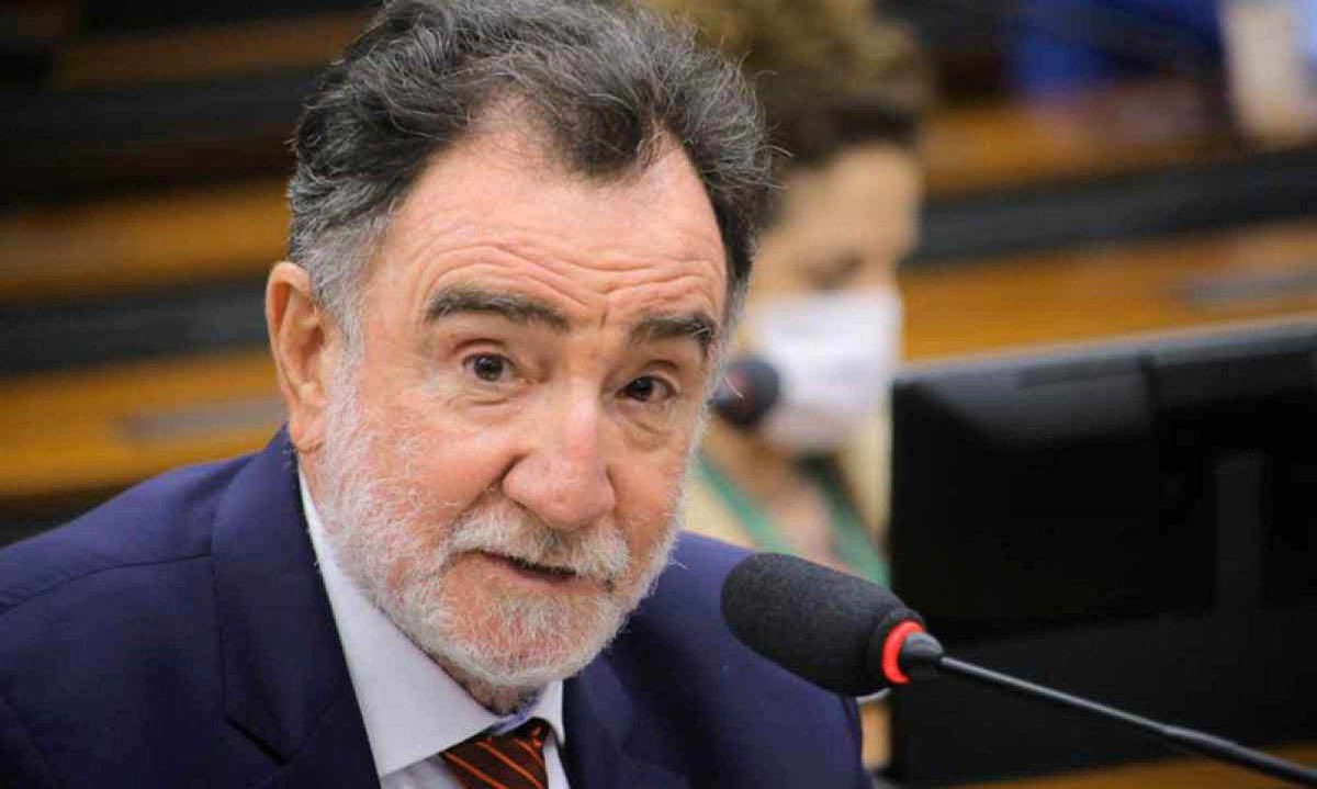 PT lança Patrus Ananias ao governo de Minas Gerais